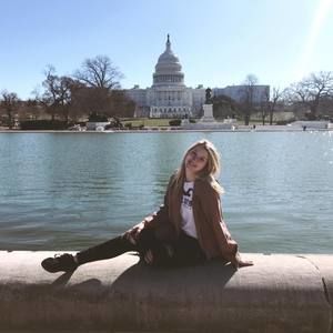 Meet your Posher, Chloé